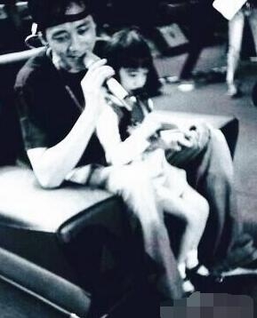 苏见信与女儿合照 16岁一米八