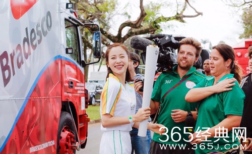 江一燕巴西担任奥运火炬手 传递奥运圣火