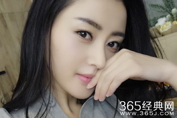 张天爱与粉丝互动 开了挂一样回复粉丝的问题