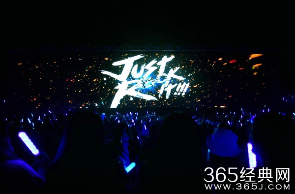 黄牛囤积五月天门票：没钱？陪睡来换