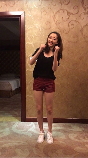 蒋梦婕晒逗比舞蹈 表情生动频笑场