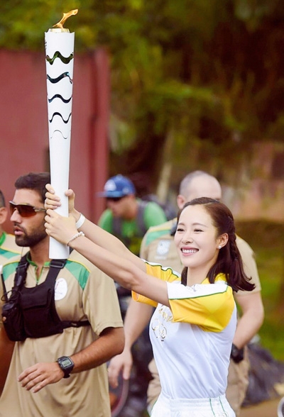 江一燕巴西担任奥运火炬手 传递奥运圣火