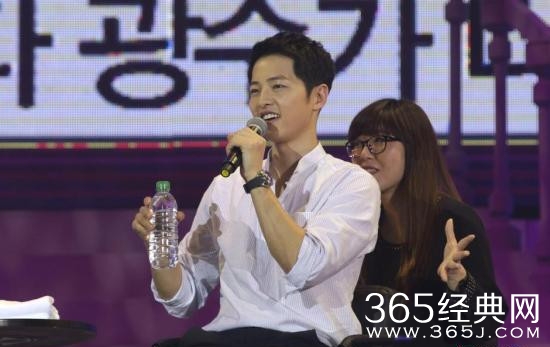 宋仲基广告被踩引粉丝不满 品牌方道歉并撤换