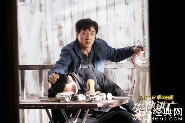 绝地逃亡片段曝光 成龙与约翰尼裸身相约7月22日