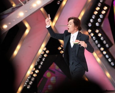 李咏首度回应语速问题：得让观众听清楚