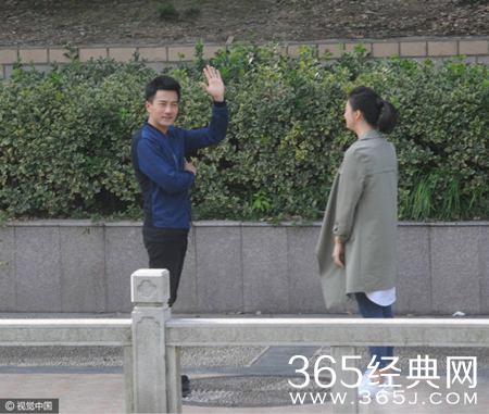 刘恺威懒理离婚传闻 与蒋欣拍戏深情拥抱