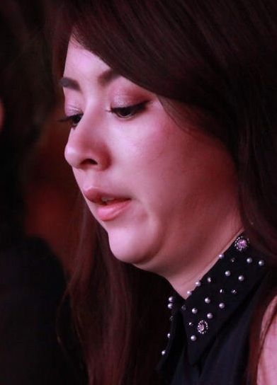 郭富城女友双下巴粗手臂 网友：和照片不一样啊！