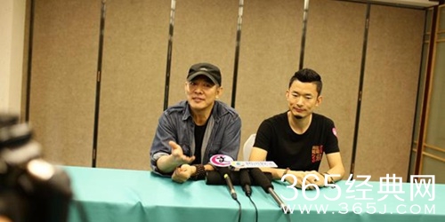 网曝李连杰瘫痪坐轮椅 本尊出面辟谣