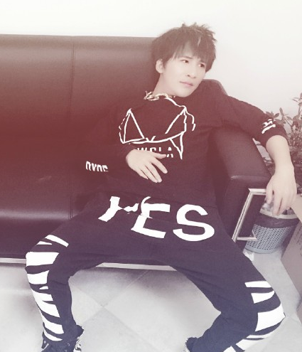 “京城四瘫”出炉 大张伟鹿晗脖子下就是腿