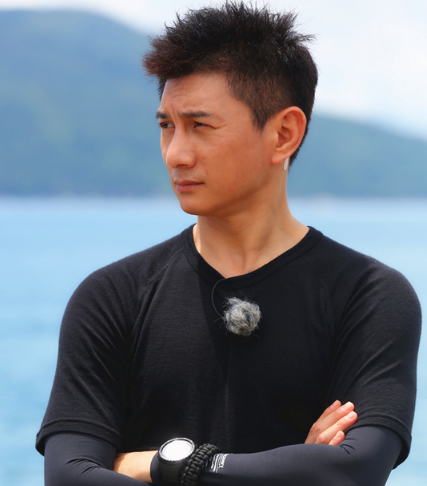 吴奇隆妈妈:儿子会照顾人,但不会保护自己