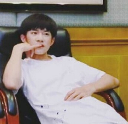 “京城四瘫”出炉 大张伟鹿晗脖子下就是腿