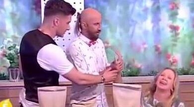 波兰魔术师表演失手 铁钉直插女主持手