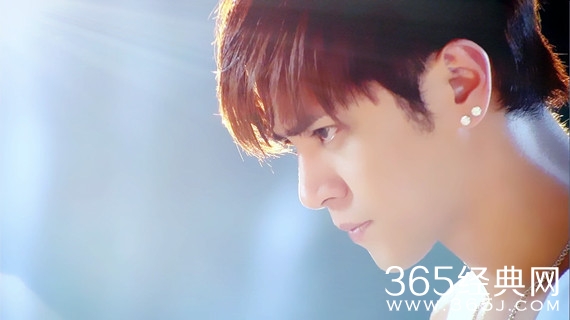 终于同框！罗志祥与女友周扬青秘游日本