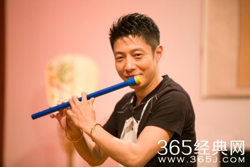 汪涵录节目活泼接地气 大张伟与撒贝宁“抢人”