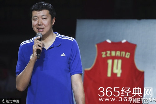 篮球巨星王治郅正式退役 姚明易建联现场致敬