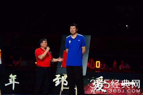 篮球巨星王治郅正式退役 姚明易建联现场致敬