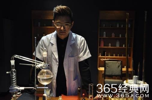 《深夜药店》杀青：周星驰御用男配共谱深夜传奇