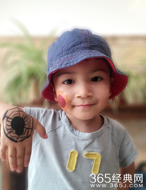 龚蓓苾晒混血儿子萌照 网友惊呼太可爱