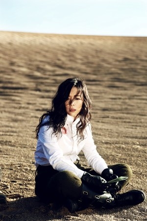 《快手枪手快枪手》剧照曝光 张静初女军官造型帅气