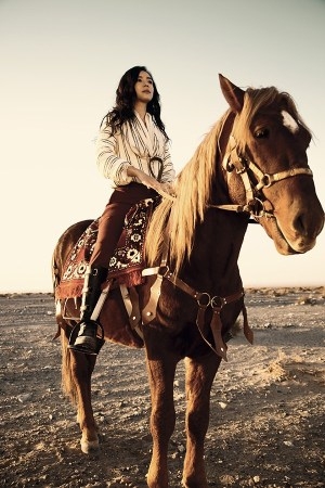 《快手枪手快枪手》剧照曝光 张静初女军官造型帅气