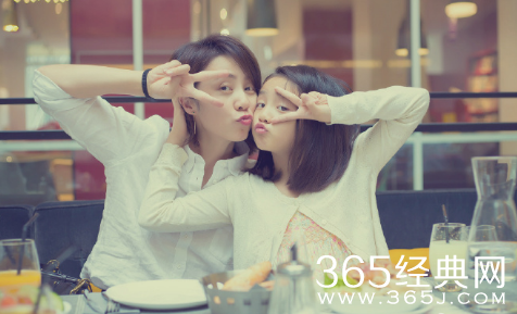 孙莉晒与女儿黄多多合影 网友:一对姐妹花