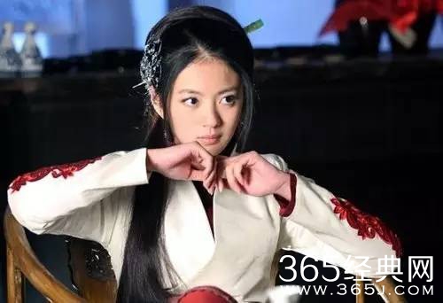 曾经的电视剧女王 如今只能靠露肉抢头条