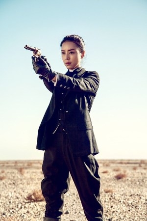 《快手枪手快枪手》剧照曝光 张静初女军官造型帅气