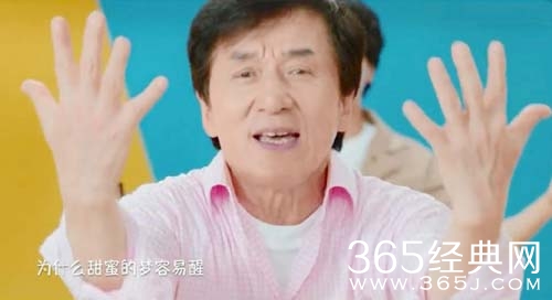 成龙发鬼畜魔性视频 画面太美笑Cry