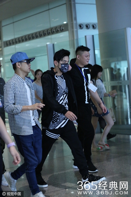 周杰伦林志颖俩奶爸同行 大聊育儿经