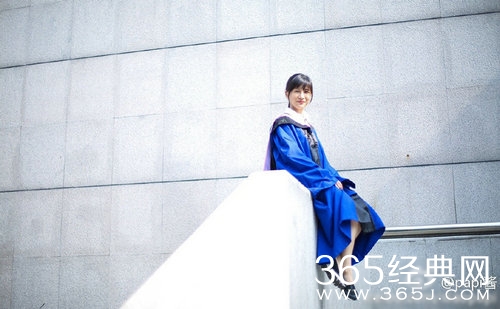 papi酱晒毕业照引热议 网友:气质清新真女神