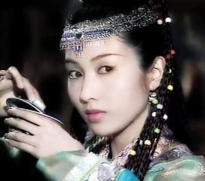 她是香港第一美女 为瘫痪弟弟退出娱圈 嫁残疾老公