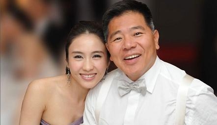 她是香港第一美女 为瘫痪弟弟退出娱圈 嫁残疾老公