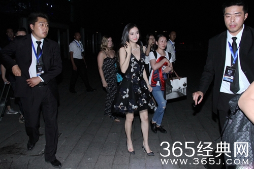 Baby边走边撩发一言不合就放电