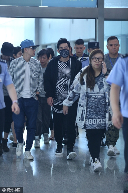 周杰伦林志颖俩奶爸同行 大聊育儿经