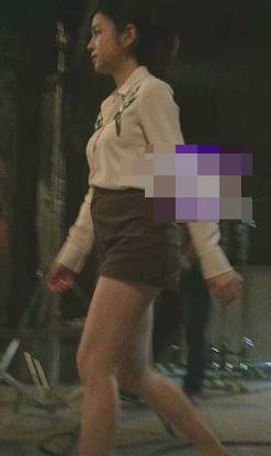 陈妍希3个月微凸孕肚曝光 换平底鞋护宝宝