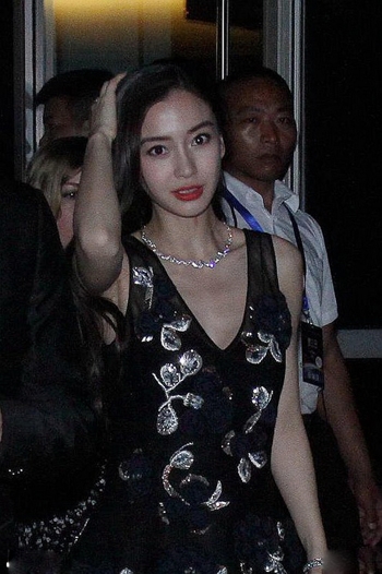 Baby边走边撩发一言不合就放电