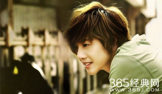 金贤重家暴案今日开庭开审 将和女前友A一起出庭