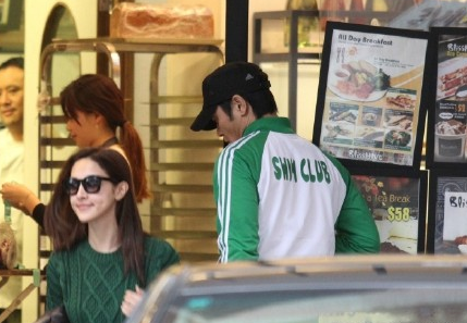 郑嘉颖疑与女友已同居：女友比较爱煮西餐