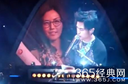 孙燕姿素颜低调观看周董演唱会 不料被摄影机发现