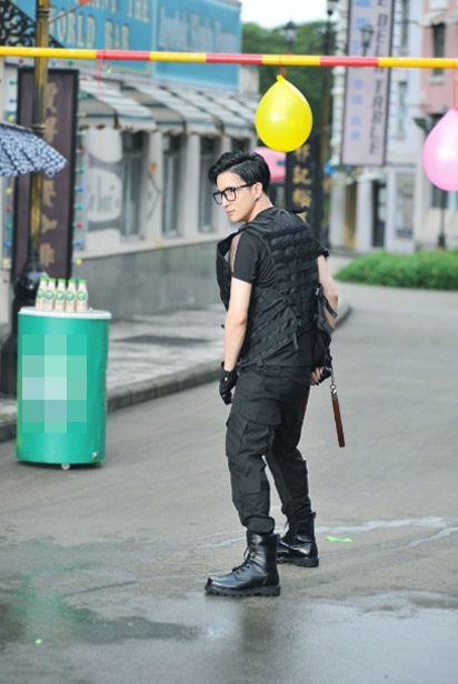 挑战者联盟明星各显神通 范爷断木板薛之谦玩双节棍