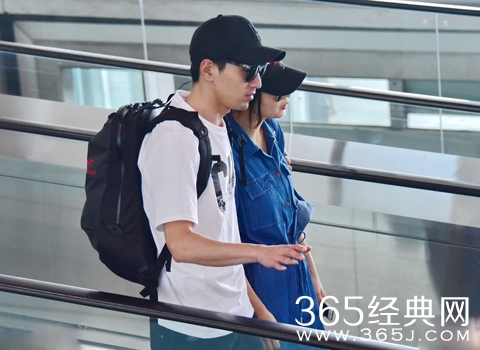 单身狗开饭了！高圆圆赵又廷同框秀恩爱