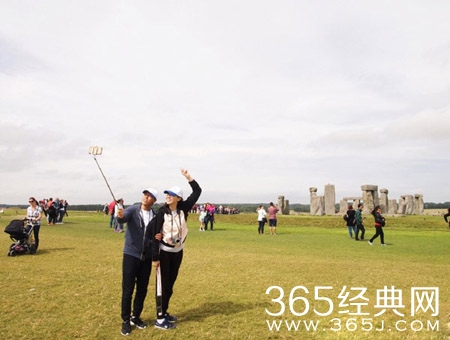 甄子丹夫妻玩自拍 夫妻二人搞怪秀恩爱