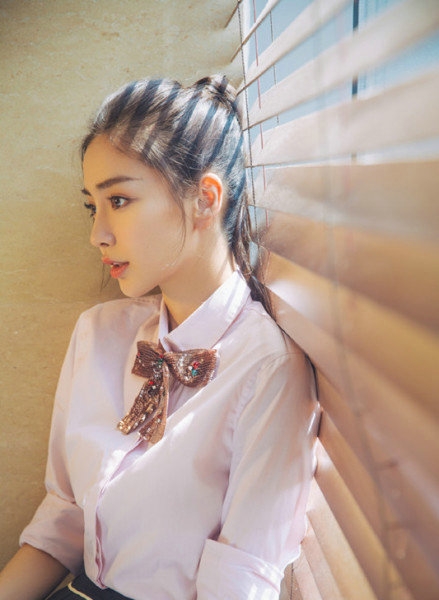 Baby晒照被夸赞 微微一笑很倾城