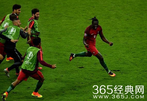 欧洲杯葡萄牙绝杀法国首夺冠 C罗伤退泪洒赛场