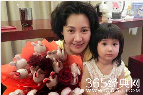 她貌美如花 却在最红时隐退嫁给又丑又老的男人