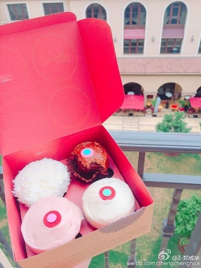 郑爽海外进修 与家人欢乐聚餐