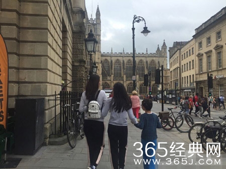 甄子丹夫妻玩自拍 夫妻二人搞怪秀恩爱