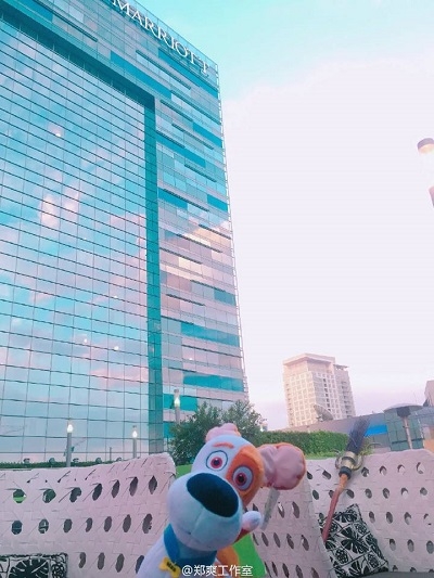 郑爽海外进修 与家人欢乐聚餐