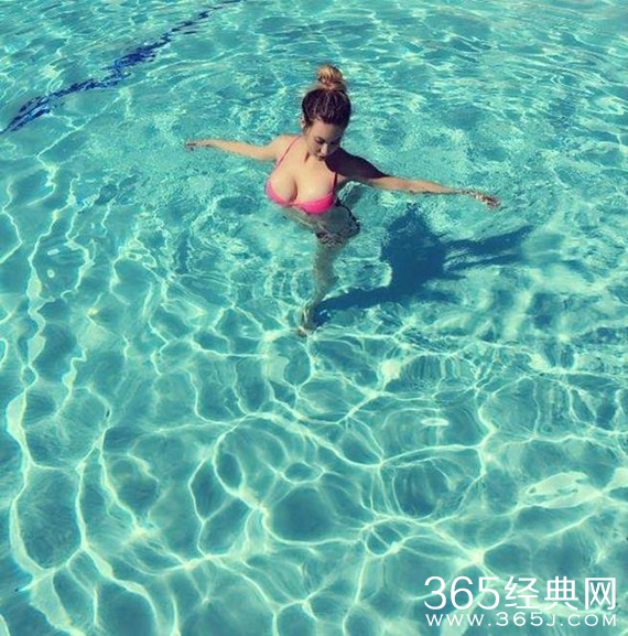 星二代晒比基尼照被讽 发文霸气回复