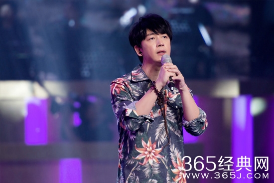 跨界歌王潘粤明晋级 王祖蓝秀港式歌舞剧